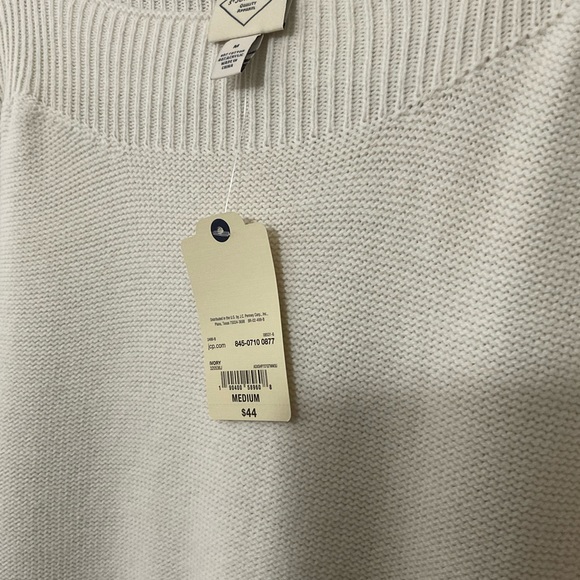 St. John’s Bay slightly distressed sweater Size Medium NEW - Picture 2 of 4